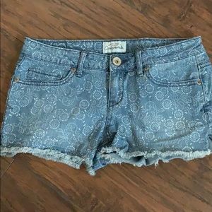 Printed denim shorts